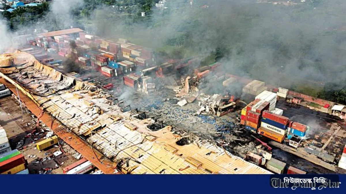 ২০২২ সালে সীতাকুণ্ডের বিএম কনটেইনার ডিপো আগুন: ভুল লেবেলের রাসায়নিক ও ৪৯ প্রাণহানি
