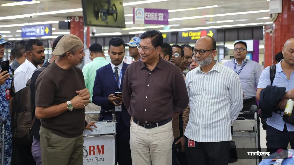 শাহজালাল বিমানবন্দরে আকস্মিক পরিদর্শনে বিমানমন্ত্রী
