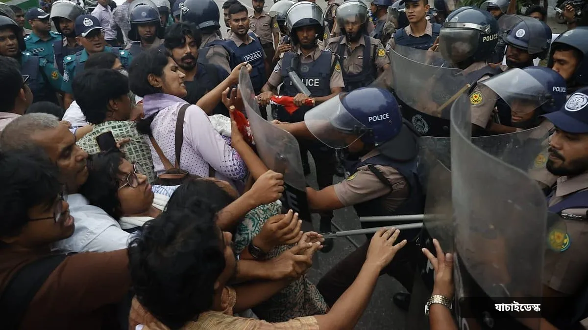 নিউমুরিং টার্মিনাল ডিপি ওয়ার্ল্ডকে দেওয়ার প্রতিবাদে রাজধানীতে বিক্ষোভ, পুলিশের লাঠিপেটা