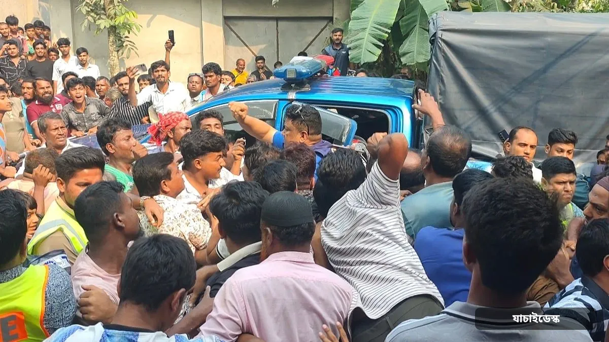 ছাত্রকে ধর্ষণেচেষ্টা: মাদ্রাসার অধ্যক্ষকে অবরুদ্ধ, উদ্ধারে গিয়ে ওসিসহ ৩ পুলিশ আহত