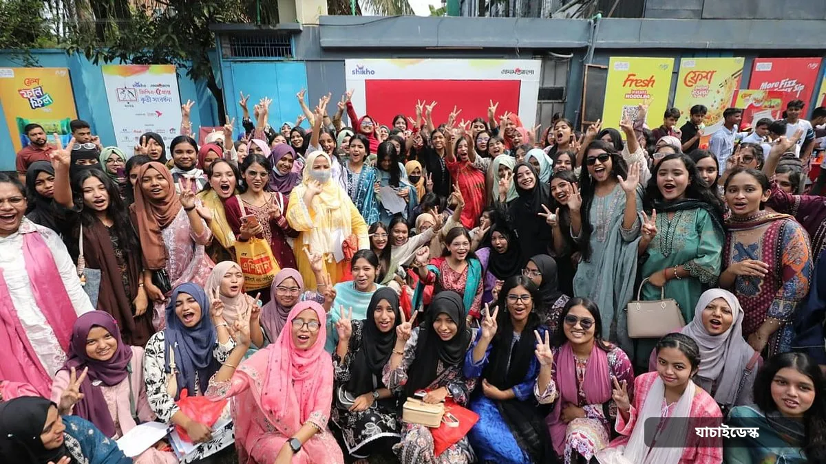 বাবার সঙ্গে প্রায় ৩৫ কিলোমিটার পথ পাড়ি দিয়ে সংবর্ধনা অনুষ্ঠানে আইরিন