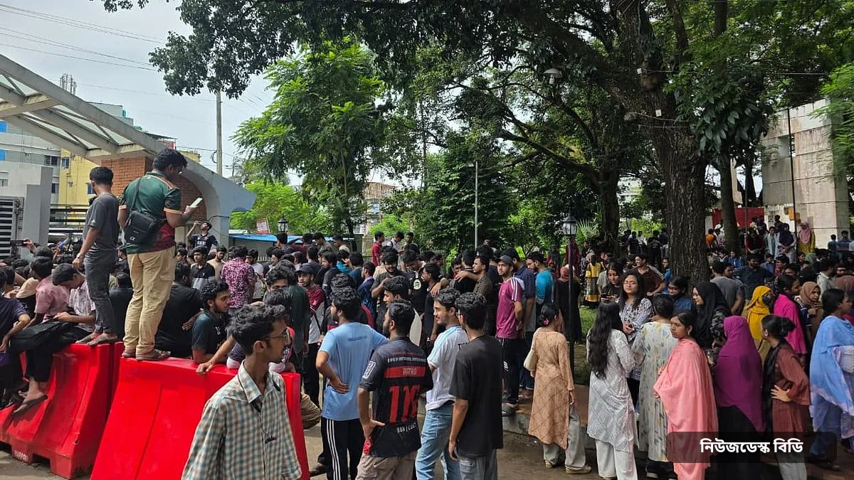 চুয়েটে উপাচার্য পরিবর্তনের প্রতিবাদে ‘কমপ্লিট শাটডাউন’, মূল ফটকে তালা