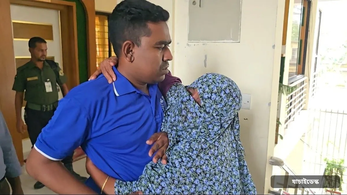 অসুস্থ মায়ের আকুতি, ‘আমি তোর সাথে যাবোরে, ও সোনার বাজানরে’, নিলেন না ছেলে